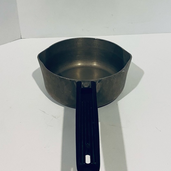 Vintage Mangalite Wagner Ware Sauce Pot USA 1L 1Q with Spouts - Picture 2 of 8